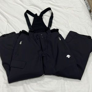 Ski pants with attached bib/suspenders Descente size 8